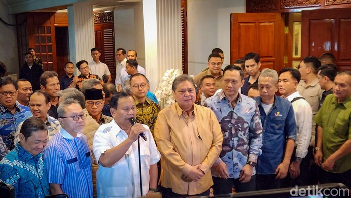 Foto-foto Lengkap Prabowo Umumkan Gibran Jadi Cawapres