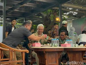 Setelah Tes Kesehatan, Ganjar-Mahfud Minum Jamu dan Makan Pecel