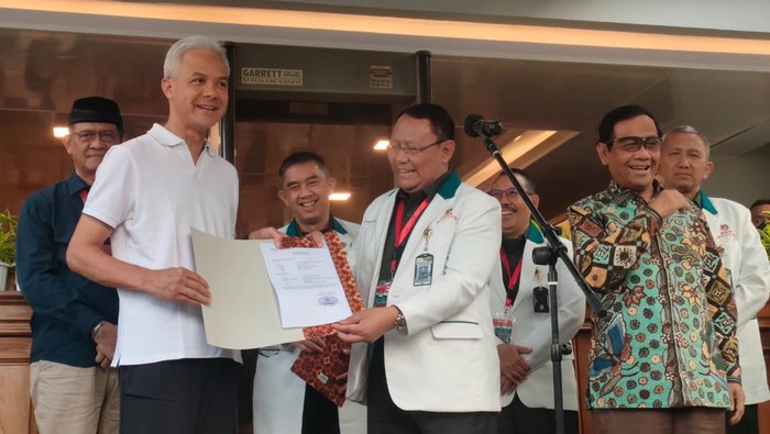 Ganjar-Mahfud usai pemeriksaan di RSPAD