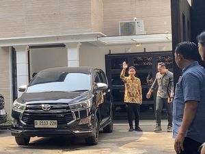 Gibran Cuma Lambaikan Tangan Usai Satu Jam Bertemu AHY di Jaksel