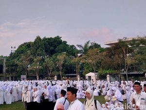 Hari Santri 2023, Lautan Baju Putih - Menag Berseragam Banser