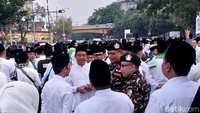 Seragam Banser yang dikenakan Menag Yaqut ini bukan tanpa alasan. Selain sebagai Menag, Gus Yaqut juga merupakan Panglima Tertinggi Banser. Foto: Anisa Rizki Febriani