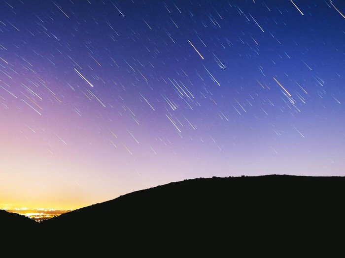 ilustrasi hujan meteor