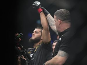 Hasil UFC: Islam Makhachev Bungkam Maicano, Pertahankan Sabuk Juara!