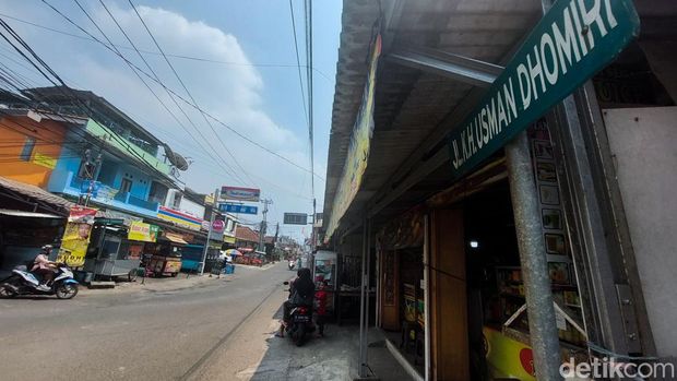 Jalan KH Usman Dhomiri dan Jalan Pesantren di Kota Cimahi.