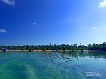 Kampung Payung Payung Surga di Ujung Cakrawala Maratua