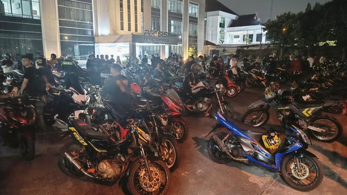 Kapolres Bogor AKBP Rio Wahyu Anggoro lakukan razia kenalpot brong.