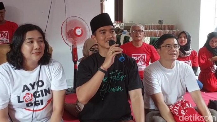 Ketum PSI Kaesang Pangarep saat meresmikan kantor DPD PSI Pekalongan, Minggu (22/10/2023)