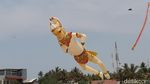 Keseruan Kite Festival di Langit Pangandaran