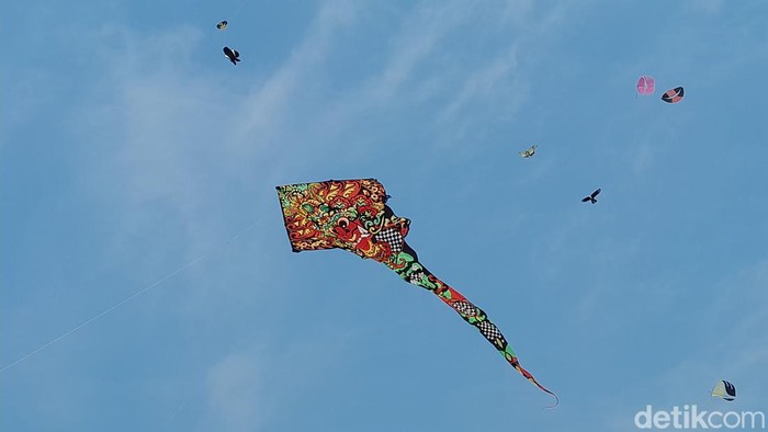 Kite Festival 2023, festival layang-layang di Pangandaran kembali digelar, Minggu (22/10/2023) setelah 3 tahun vakum akibat COVID-19.