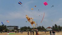 Peserta Kite Festival Pangandaran 2023 mengundang peserta dari berbagai wilayah di Jawa Barat, Surabaya, Solo, DKI Jakarta, dan daerah di Pulau Jawa lainnya. (Foto: Aldi Nur Fadillah/detikJabar)