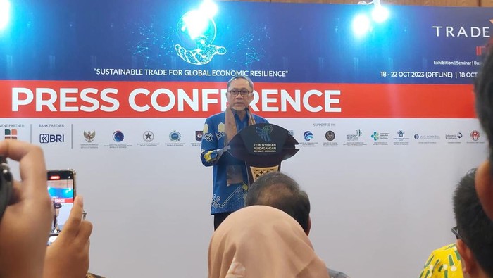 Mendag Zulkifli Hasan hadiri penutupan Trade Expo Indonesia (TEI) 2023, di ICE BSD, Tangerang, Minggu (22/10/2023).