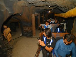 Menjelajahi Museum Batu Bara dengan Kereta Bawah Tanah