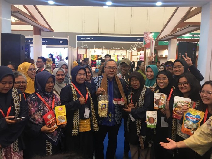 Menteri Perdagangan Zulkifli Hasan (Zulhas) kembali mengunjungi Trade Expo Indonesia 2023 di ICE BSD, Tangerang, Minggu (22/10/2023)