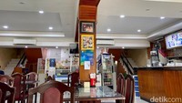 Rendezvous pertama kali dibuka pada 1973 yang menyajikan makanan China autentik. Restoran ini menjadi tempat makan favorit para pesohor hingga politisi ternama. Foto: detikFood