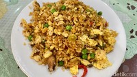  Disusul dengan menu Nasi Goreng Kepiting (Rp 100.000) yang direkomendasikan banyak orang. Foto: detikFood