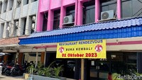 Di Jakarta masih tersisa banyak restoran legendaris yang dulu berjaya di era 1980an. Salah satunya Restaurant Rendezvous yang berlokasi di Jalan Johar, Menteng, Jakarta Pusat.  Foto: detikFood