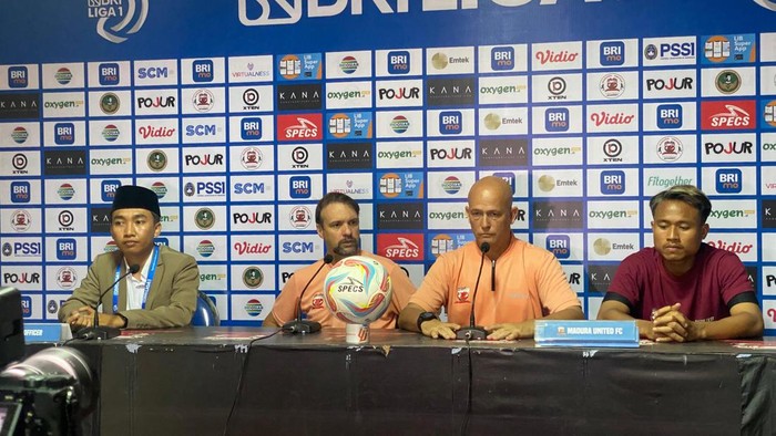 Pelatih Madura United Mauricio Souza