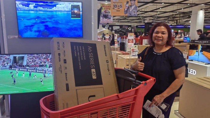 Pembeli TV di Transmart Full Day Sale Cempaka Putih