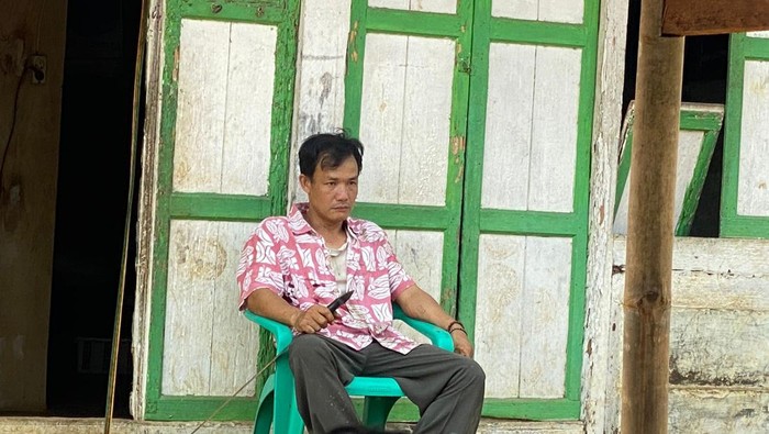Penampakan Marison duduk di kursi usai menusuk istri hingga tewas
