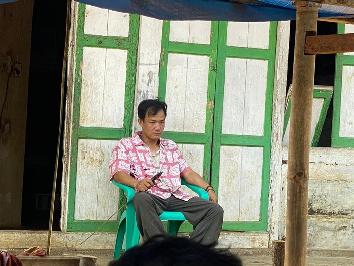 Penampakan Marison duduk di kursi usai menusuk istri hingga tewas