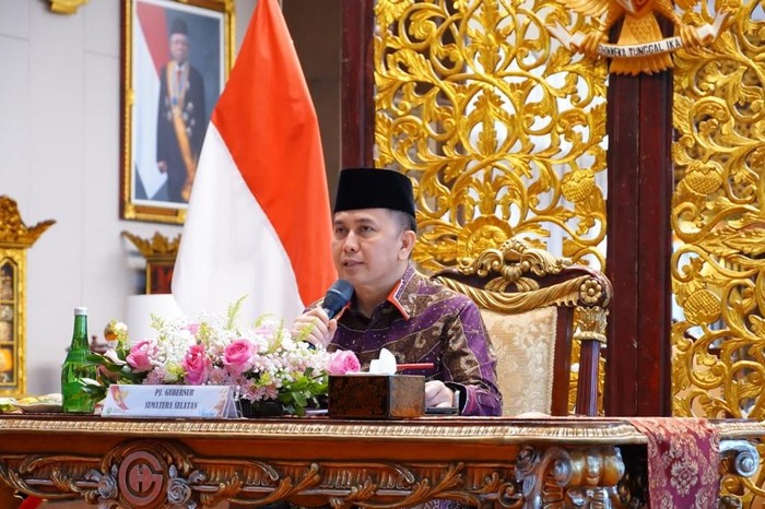 Penjabat (Pj) Gubernur Sumatera Selatan (Sumsel) Agus Fatoni mengatakan pendidikan bukan hanya menjadi tanggung jawab pemerintah, tetapi bersama.