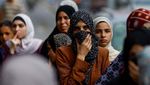 Potret Warga Gaza Antre Beli Roti