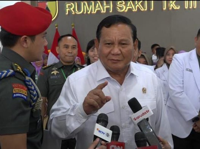 Prabowo Subianto usai Peresmian Rumah Sakit Tingkat III Brawijaya di Kodam V/Brawijaya, Surabaya.
