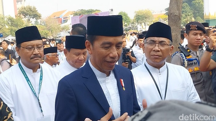 Presiden Joko Widodo usai menjadi pembina apel Hari Santri 2023, Minggu (22/10/2023).