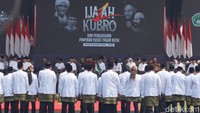  Ribuan pesilat dan pendekar memadati Lapangan Marinir Bumi Moro Surabaya. Di sana, terlihat pula Presiden Joko Widodo (Jokowi). Ia berpesan agar menjaga situasi kondusif jelang Pemilu 2024.