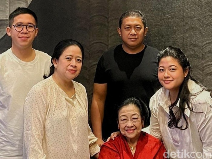 Puan Maharani Makan Malam dengan Megawati. (IG Puan Maharani)