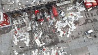 Pemandangan menunjukkan pusat distribusi pos perusahaan Nova Post yang terkena rudal Rusia, di tengah serangan Rusia ke Ukraina, di desa Korotych, di luar Kharkiv, Ukraina 22 Oktober 2023. 