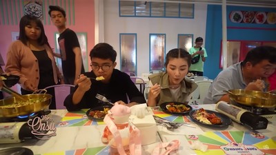 Sarwendah Ajak Betrand Peto dan 2 Putrinya Makan di Restoran Korea AYCE