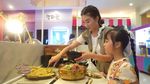 Sarwendah Ajak Betrand Peto dan 2 Putrinya Makan di Restoran Korea AYCE