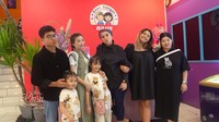 Seperti momen terbarunya, di mana mantan personel Cherrybelle tersebut mengajak anak-anaknya makan di restoran korea milik Viona Rosalina, istri Eko Patrio. Foto: YouTube The Onsu Family