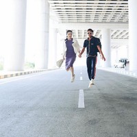 Namun sejak Betrand masuk ke keluarga Ruben, kedekatannya dengan ibu angkatnya tersebut kerap menjadi sorotan. Tingkah polah Betrand dianggap berlebihan. Foto: dok. Instagram/@sarwendah29 @betrandpetoputraonsu