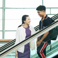 Inilah potret kebersamaan Sarwendah dan Betrand Peto. Sarwendah kerap menemani anak sambungnya itu tur menyanyi. Foto: dok. Instagram/@sarwendah29 @betrandpetoputraonsu