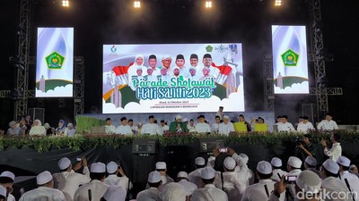 Selawat Bareng Habib Syech Pungkasi Puncak Hari Santri di Surabaya