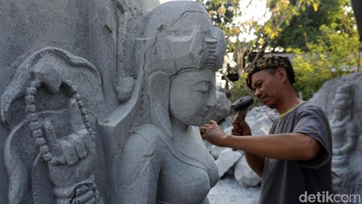 Potret Seniman Patung Batu Mojokerto Eksis Hingga Kini
