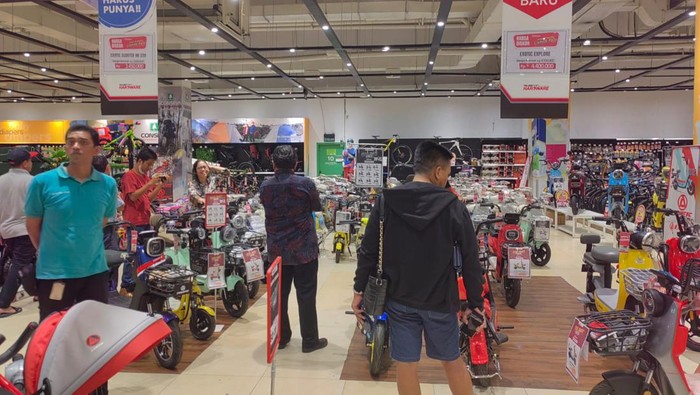 Sepeda Listrik di Transmart Full Day Sale Gerai Cempaka Putih
