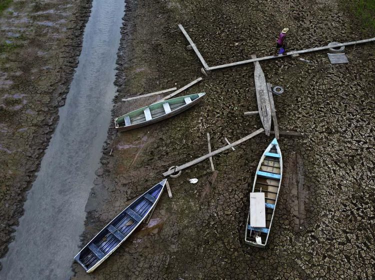 Sungai di Brasil Mengering, Perahu-perahu Ini Terdampar