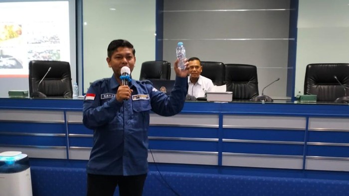 Tim Pokja Bank Sampah Unhas.