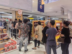 Transmart Full Day Sale Mau Berakhir, Pengunjung Terus Padati Kasir