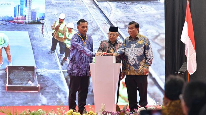Wapres Maβruf Amin Resmikan Gedung Pencakar Langit di Jakarta Timur Wapres Maβruf Amin melakukan topping off NT Tower yang merupakan gedung pencakar langit tertinggi di Jakarta Timur milik NT Corp dan meninjau 8 studio baru milik NTV.