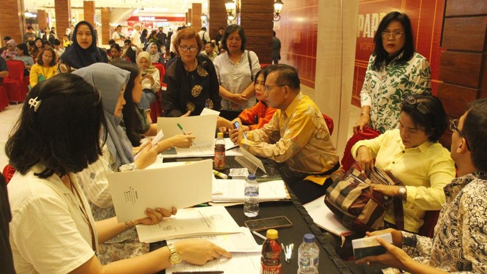 Warga Medan mengurus paspor lewat layanan Smart Eazy Passport (Dok Imigrasi Medan)