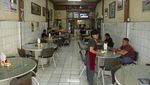 Warkop Legendaris Ini Jadi Tempat Nongkrong Bapak-bapak di Makassar