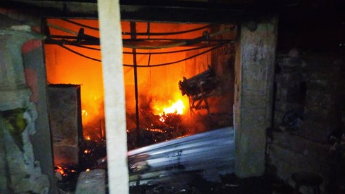 Warung sembako milik Ni Nyoman Sepi di Desa Sengkidu, Manggis, Karangasem, hangus terbakar pada Minggu dini hari (22/10/2023). (Dok. Damkartan Karangasem)