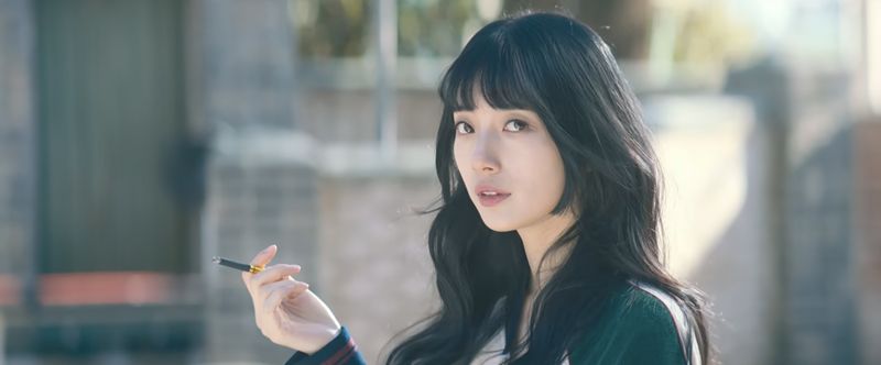 Adegan merokok Suzy dalam drama Korea Doona