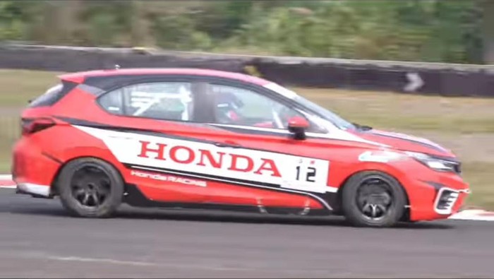 Dua pebalap Honda Racing Indonesia Alvin Bahar dan Avila Bahar meraih podium di putaran kelima ISSOM 2023.