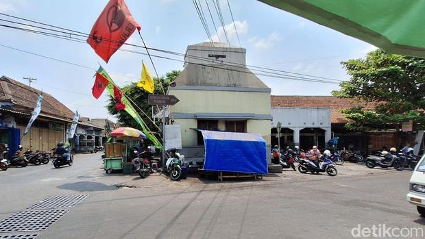 Babon ANIEM ini merupakan cagar budaya yang menyimpan kisah pemasangan jaringan listrik era Kolonial. Foto diunggah Senin (23/10/2023)